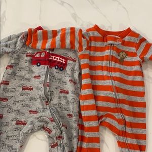 Newborn pajamas - qty 2